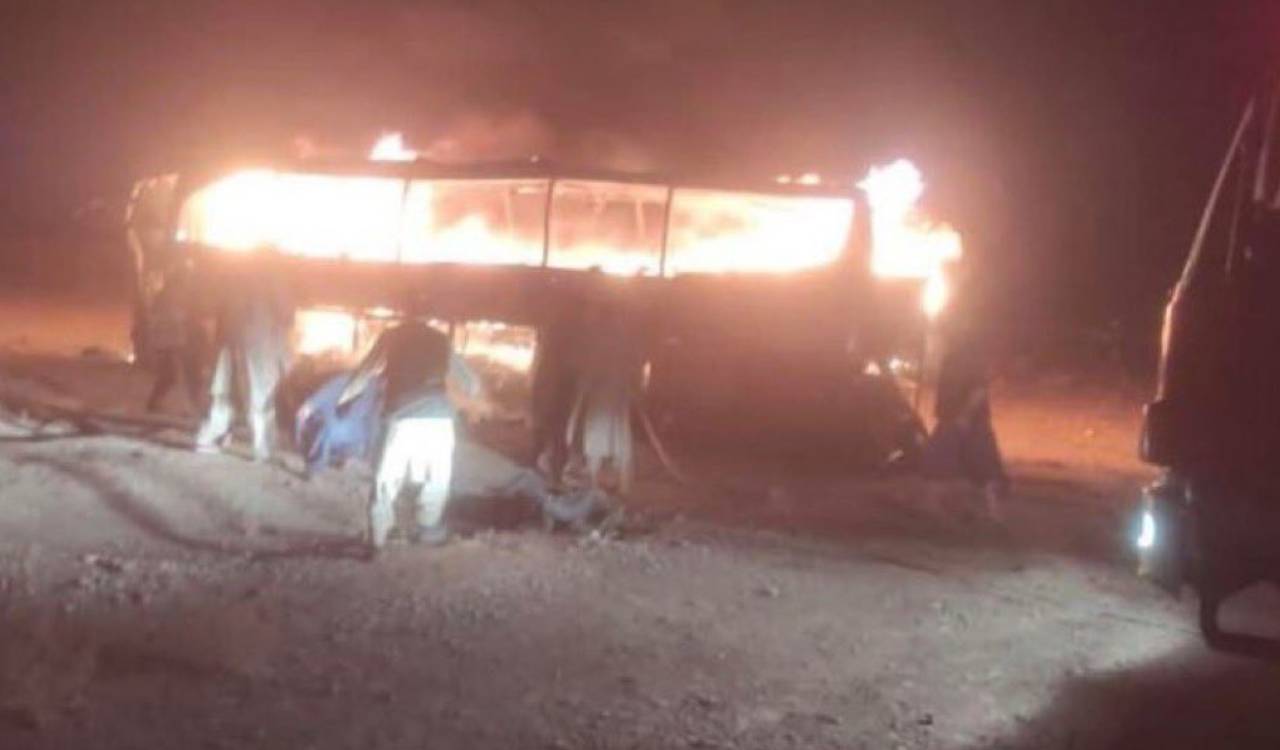 Bus Accident : ఘోరప్రమాదం.. బస్సులో మంటలు చెలరేగి 17మంది చిన్నారులు సహా 76 మంది మృతి Bus Accident : ఘోరప్రమాదం.. బస్సులో మంటలు చెలరేగి 17మంది చిన్నారులు సహా 76 మంది మృతి