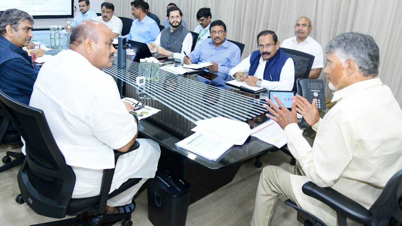 ఏపీ ప్రభుత్వం మరో కీలక నిర్ణయం.. వారి బ్యాంకు అకౌంట్లలో రూ.లక్ష జమ.. ప్రతి సంవత్సరం డబ్బులొస్తాయ్.. కానీ, ఇలా చేయాలి.. ఏపీ ప్రభుత్వం మరో కీలక నిర్ణయం.. వారి బ్యాంకు అకౌంట్లలో రూ.లక్ష జమ.. ప్రతి సంవత్సరం డబ్బులొస్తాయ్.. కానీ, ఇలా చేయాలి..