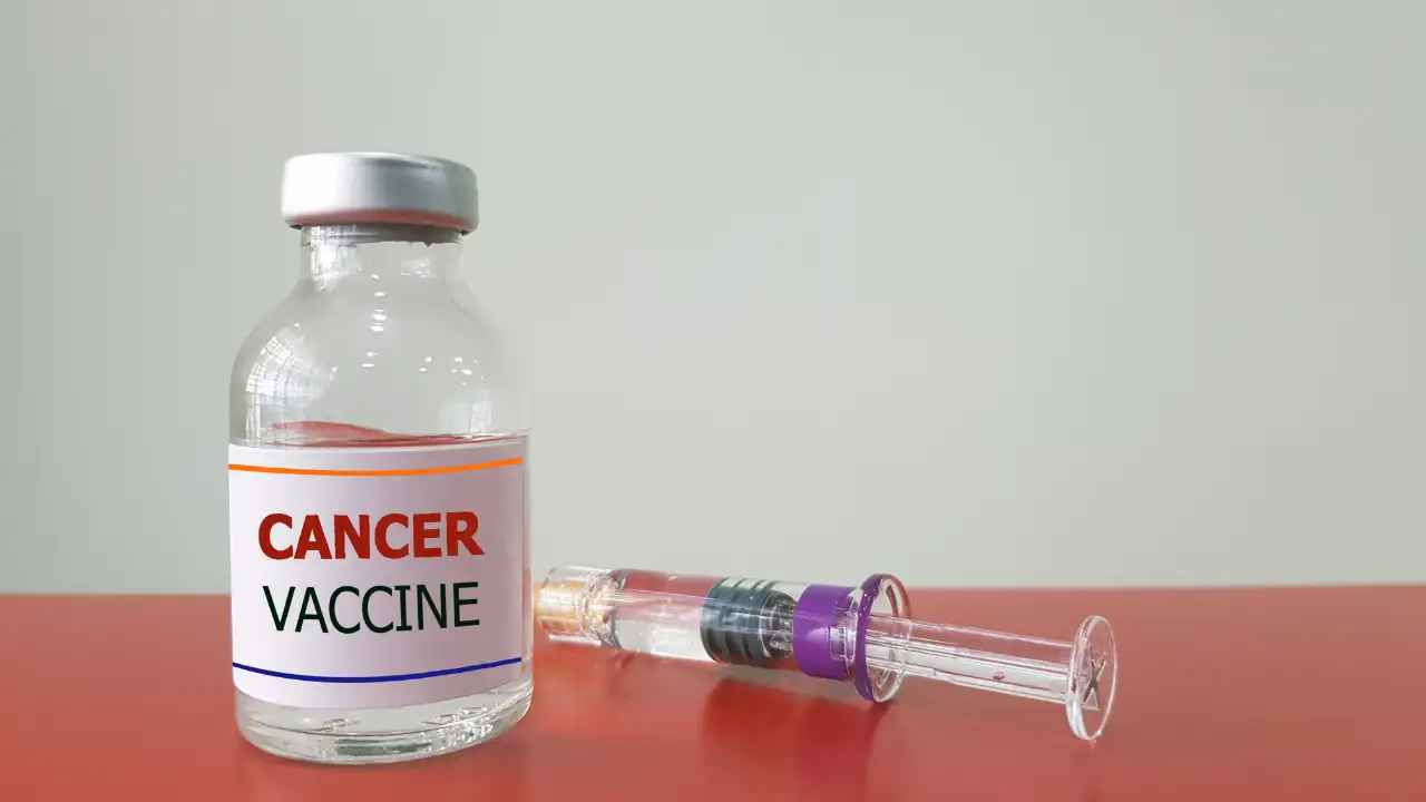 Cancer Vaccine: క్యాన్సర్ రోగులకు బిగ్ రిలీఫ్.. వ్యాక్సిన్ డెవలప్ చేసిన రష్యా..! Cancer Vaccine: క్యాన్సర్ రోగులకు బిగ్ రిలీఫ్.. వ్యాక్సిన్ డెవలప్ చేసిన రష్యా..!
