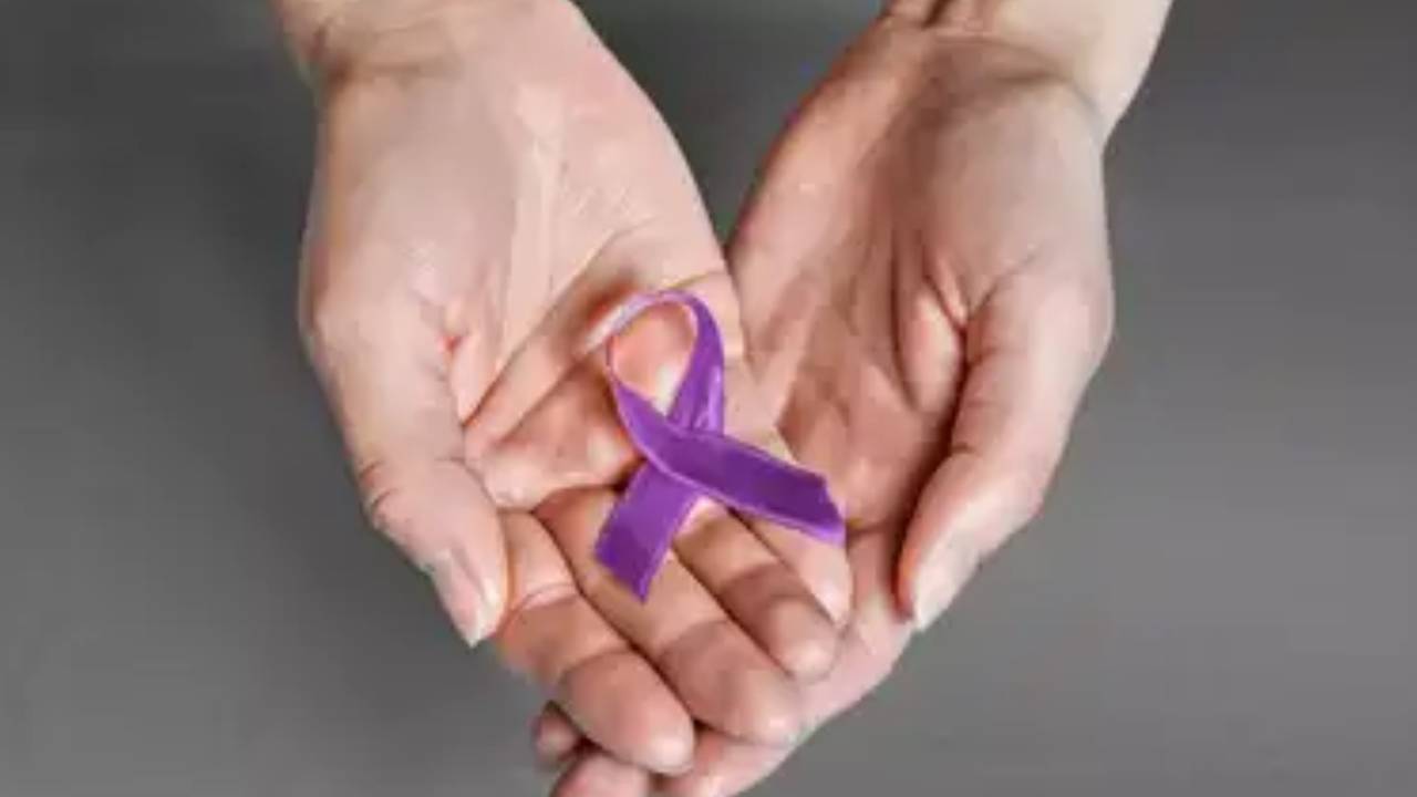 Cancer : క్యాన్సర్ బాధితులకు అడపాదడపా ఉపవాసం వల్ల మెరుగైన ఆరోగ్యం.. ఎలా అంటే ? Cancer : క్యాన్సర్ బాధితులకు అడపాదడపా ఉపవాసం వల్ల మెరుగైన ఆరోగ్యం.. ఎలా అంటే ?
