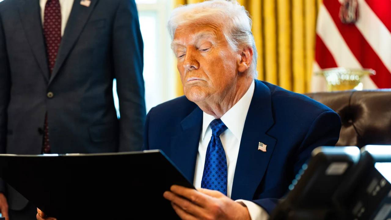 Donald Trump Health : చెయ్యి/కాలు తీసేయాల్సి రావొచ్చు.. ట్రంప్ హెల్త్ పై సంచలనం.. అమెరికా డాక్టర్ చెప్పిన కీలక విషయాలు.. Donald Trump Health : చెయ్యి/కాలు తీసేయాల్సి రావొచ్చు.. ట్రంప్ హెల్త్ పై సంచలనం.. అమెరికా డాక్టర్ చెప్పిన కీలక విషయాలు..