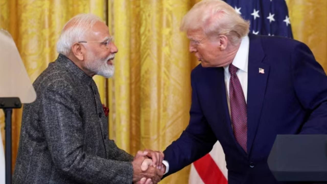 Donald Trump: పుతిన్తో భేటీ తరువాత.. భారత్పై అదనపు సుంకాల గురించి ట్రంప్ కీలక కామెంట్స్.. Donald Trump: పుతిన్తో భేటీ తరువాత.. భారత్పై అదనపు సుంకాల గురించి ట్రంప్ కీలక కామెంట్స్..