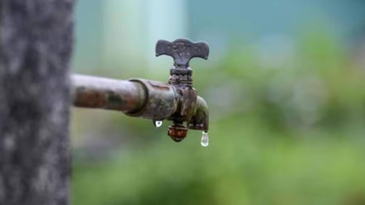 Hyderabad: హైదరాబాద్ నగర వాసులకు బిగ్ అలర్ట్.. ఈ ఏరియాల్లో తాగునీటి సరఫరా బంద్.. ఎప్పటి వరకు అంటే.. Hyderabad: హైదరాబాద్ నగర వాసులకు బిగ్ అలర్ట్.. ఈ ఏరియాల్లో తాగునీటి సరఫరా బంద్.. ఎప్పటి వరకు అంటే..