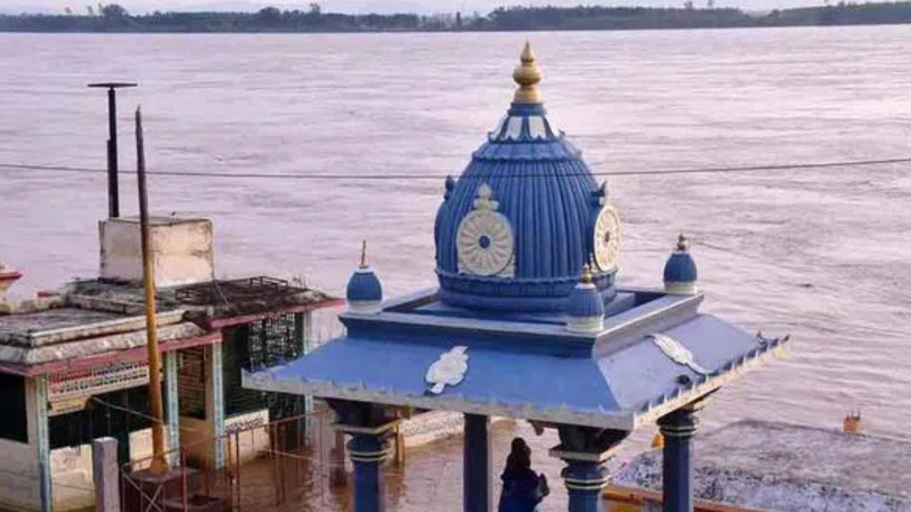 Bhadrachalam Godavari : గోదావరి ఉగ్రరూపం.. భద్రాచలం వద్ద పెరుగుతున్న నీటిమట్టం Bhadrachalam Godavari : గోదావరి ఉగ్రరూపం.. భద్రాచలం వద్ద పెరుగుతున్న నీటిమట్టం