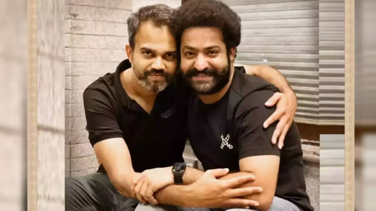 Dragon : వార్-2 ఎఫెక్ట్తో ఎన్టీఆర్-నీల్ డ్రాగన్ మూవీ స్ర్కిప్ట్ ఛేంజ్? Dragon : వార్-2 ఎఫెక్ట్తో ఎన్టీఆర్-నీల్ డ్రాగన్ మూవీ స్ర్కిప్ట్ ఛేంజ్?