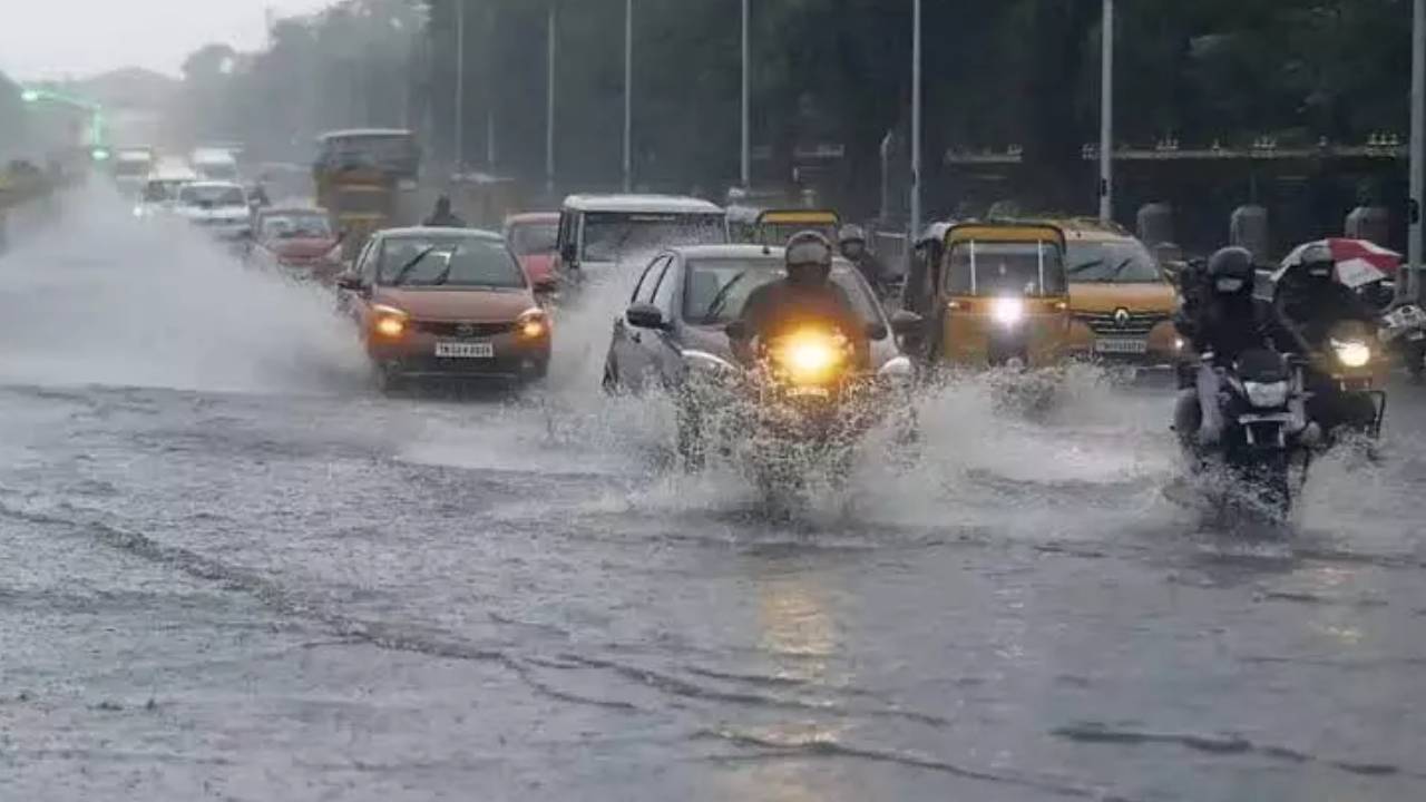 Heavy Rains: బయటకు రాకండి.. తెలంగాణలోని ఆ జిల్లాలకు రెడ్అలర్ట్.. ఐదు జిల్లాల్లోని విద్యాసంస్థలకు సెలవులు.. జీహెచ్ఎంసీలో ఒంటిపూట బడులు.. Heavy Rains: బయటకు రాకండి.. తెలంగాణలోని ఆ జిల్లాలకు రెడ్అలర్ట్.. ఐదు జిల్లాల్లోని విద్యాసంస్థలకు సెలవులు.. జీహెచ్ఎంసీలో ఒంటిపూట బడులు..