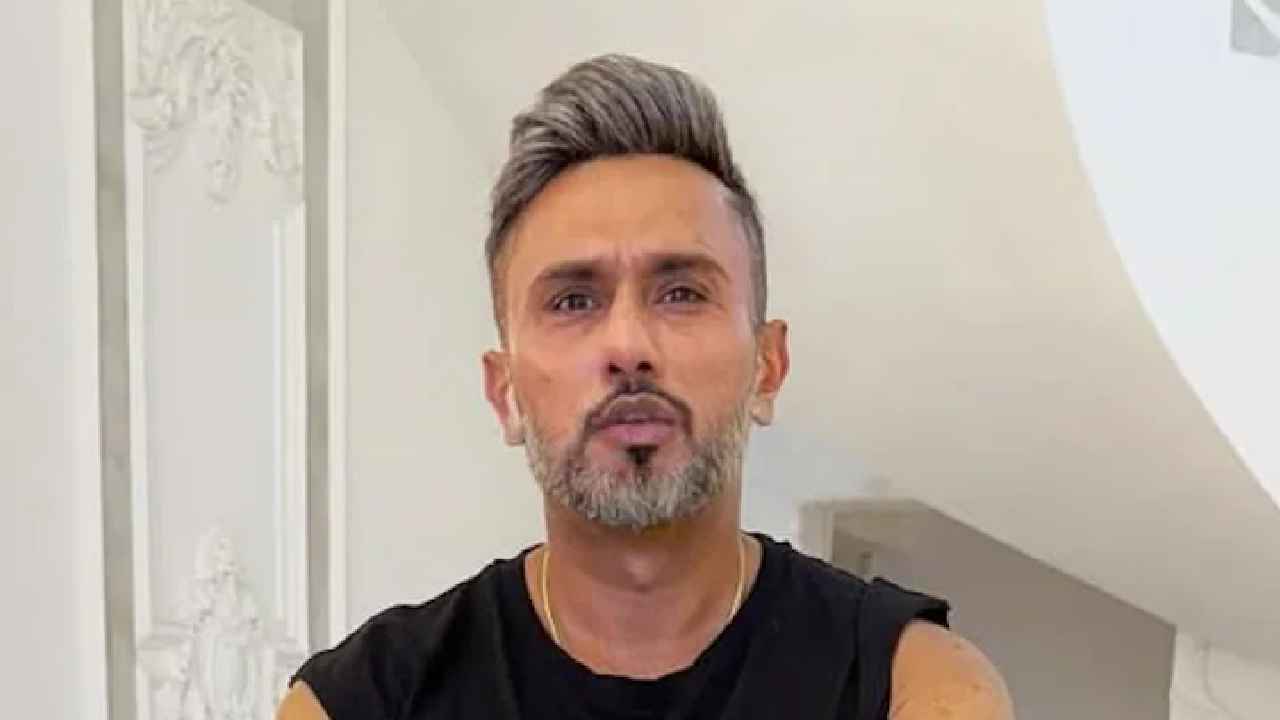Honey Singh Weight Lost: జస్ట్ నెల రోజుల్లో.. 18 కిలోల బరువు తగ్గిన సింగర్.. ఇదెలా సాధ్యమైంది.. సీక్రెట్ ఏంటి.. Honey Singh Weight Lost: జస్ట్ నెల రోజుల్లో.. 18 కిలోల బరువు తగ్గిన సింగర్.. ఇదెలా సాధ్యమైంది.. సీక్రెట్ ఏంటి..
