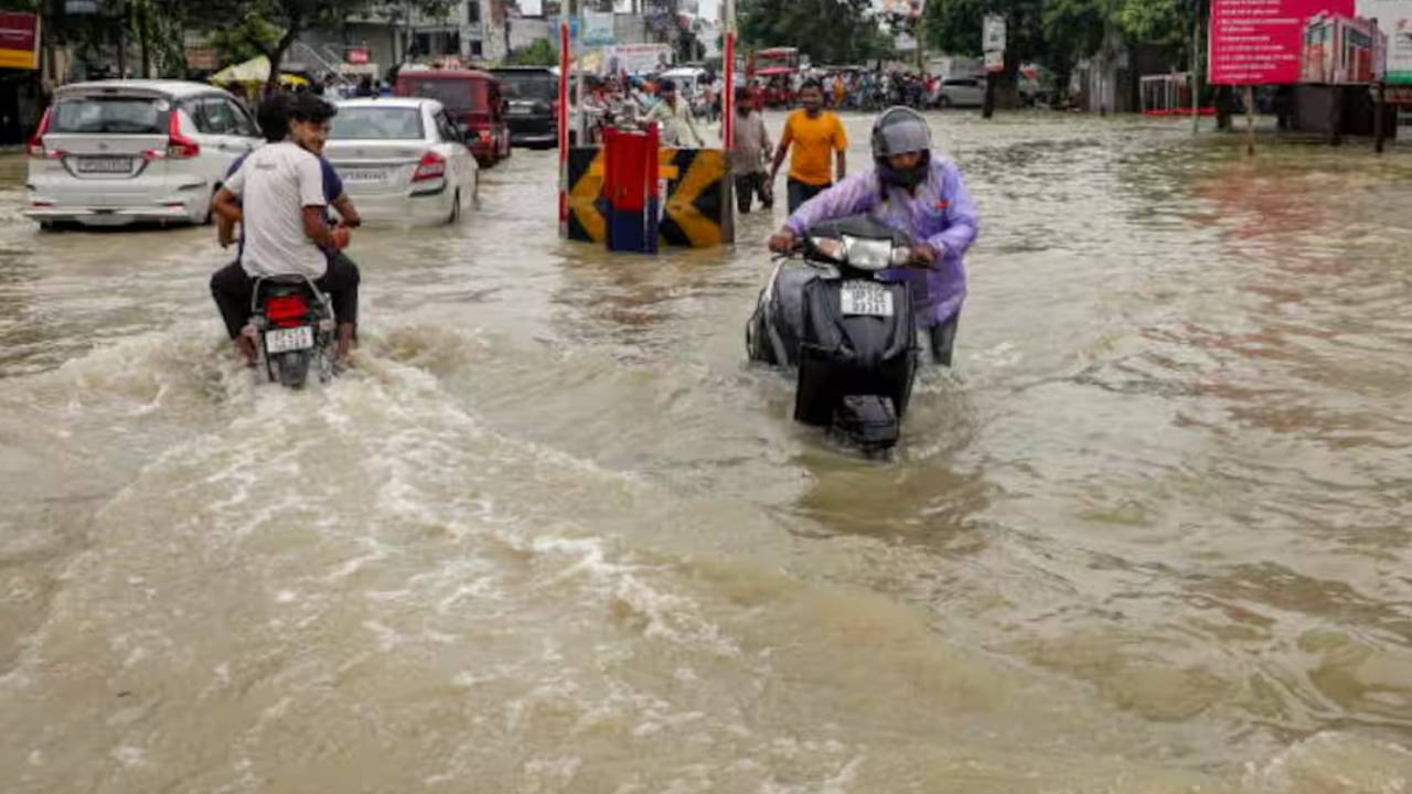 Hyderabad Rain Alert: హైదరాబాద్ కు వాతావరణ శాఖ హెచ్చరిక.. బీ అలర్ట్ Hyderabad Rain Alert: హైదరాబాద్ కు వాతావరణ శాఖ హెచ్చరిక.. బీ అలర్ట్