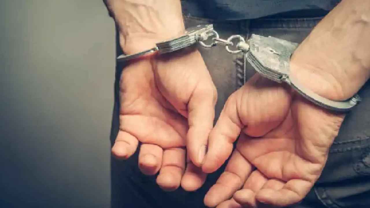 Illegal Alprazolam Unit: ఏపీలో డ్రగ్స్ కలకలం.. రూ.23కోట్ల విలువైన అల్ప్రాజోలమ్ సీజ్.. తెలంగాణకు తీసుకెళ్లి కిక్కు కోసం కల్లులో మిక్సింగ్..! Illegal Alprazolam Unit: ఏపీలో డ్రగ్స్ కలకలం.. రూ.23కోట్ల విలువైన అల్ప్రాజోలమ్ సీజ్.. తెలంగాణకు తీసుకెళ్లి కిక్కు కోసం కల్లులో మిక్సింగ్..!