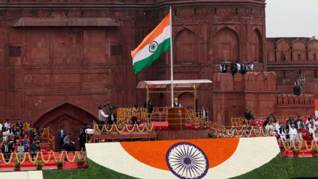 Independence Day 2025 : ఈసారి ఎర్రకోటలో ఇండిపెండెన్స్ డే వేడుకలకు వెళ్లాలని ఉందా? ఇప్పుడే టికెట్ బుక్ చేసుకోండి.. ఆన్లైన్, ఆఫ్లైన్ ఫుల్ ప్రాసెస్..! Independence Day 2025 : ఈసారి ఎర్రకోటలో ఇండిపెండెన్స్ డే వేడుకలకు వెళ్లాలని ఉందా? ఇప్పుడే టికెట్ బుక్ చేసుకోండి.. ఆన్లైన్, ఆఫ్లైన్ ఫుల్ ప్రాసెస్..!