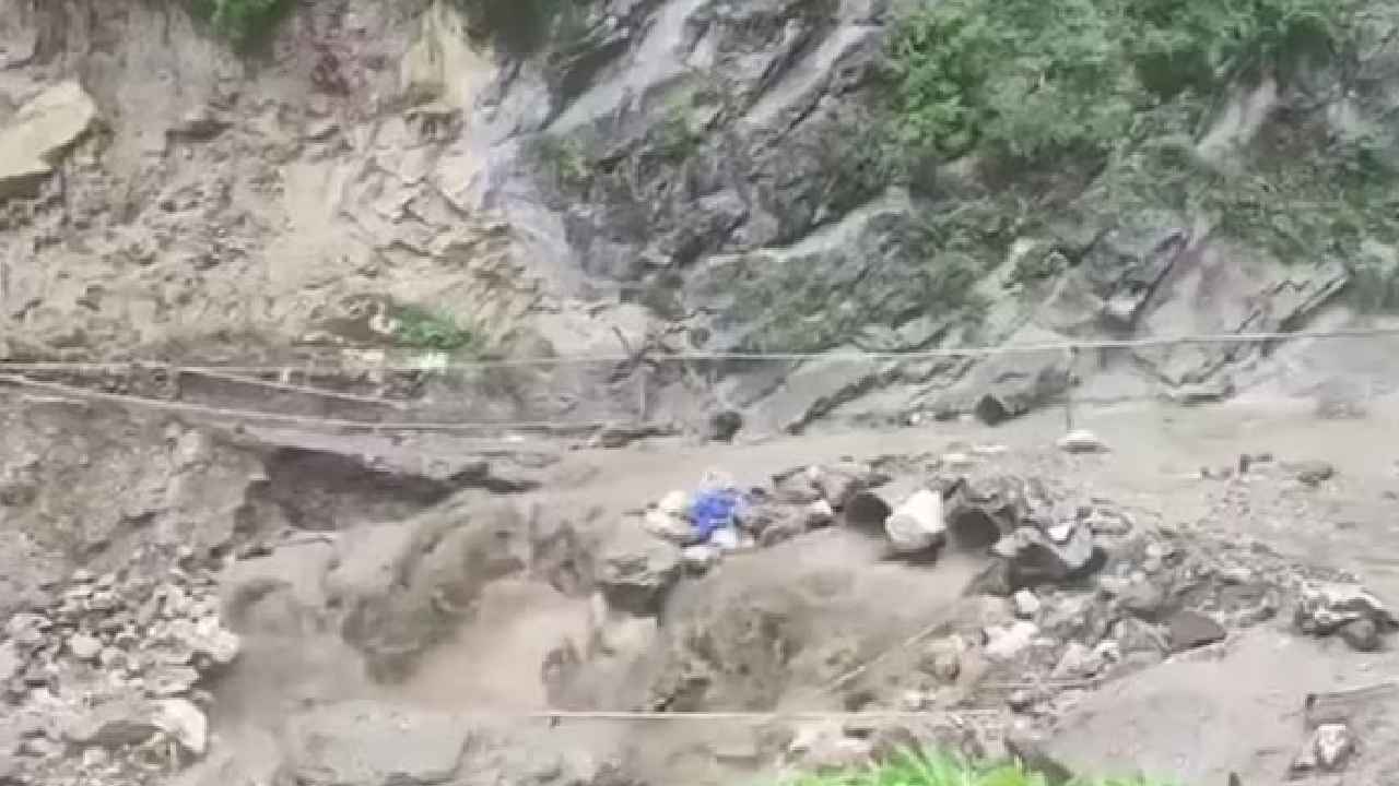 Jammu Kashmir Cloud Burst: జమ్ముకశ్మీర్లో క్లౌడ్ బరస్ట్ బీభత్సం.. 33మంది భక్తులు మృతి.. ఆలయానికి వెళ్లే సమయంలో ఘోరం.. Jammu Kashmir Cloud Burst: జమ్ముకశ్మీర్లో క్లౌడ్ బరస్ట్ బీభత్సం.. 33మంది భక్తులు మృతి.. ఆలయానికి వెళ్లే సమయంలో ఘోరం..