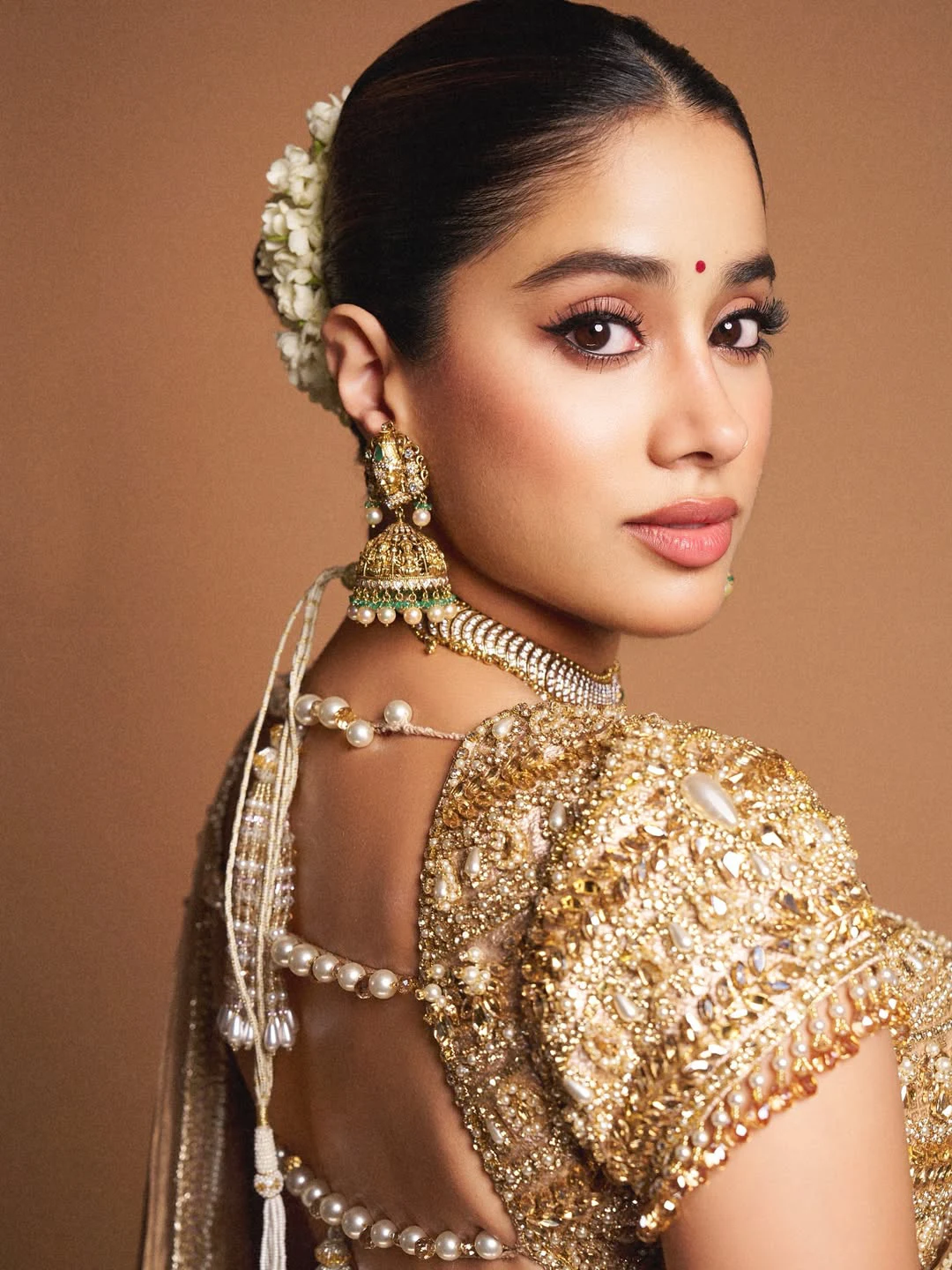 Janhvi Kapoor Shines in Golden Saree