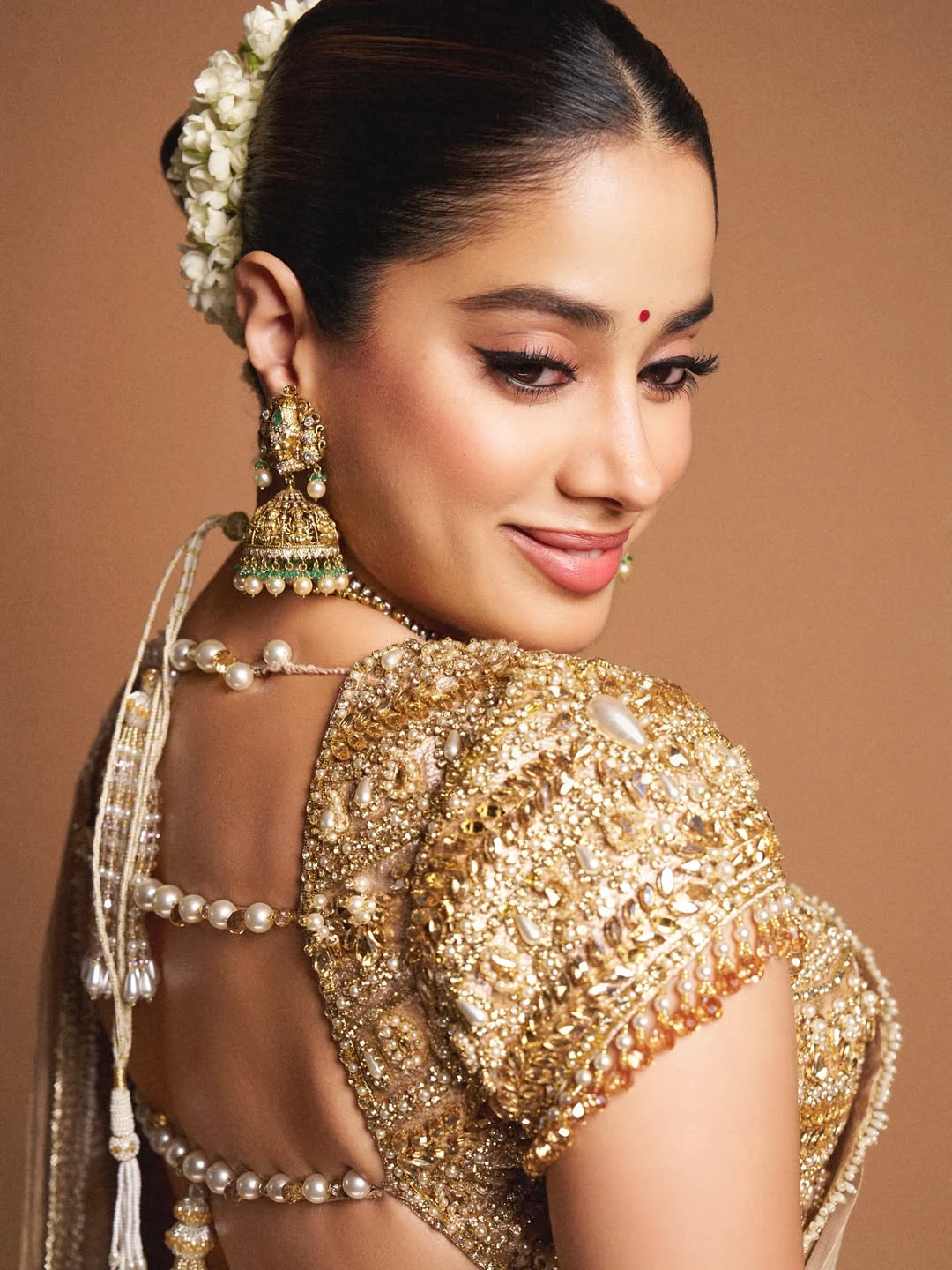 Janhvi Kapoor Shines in Golden Saree