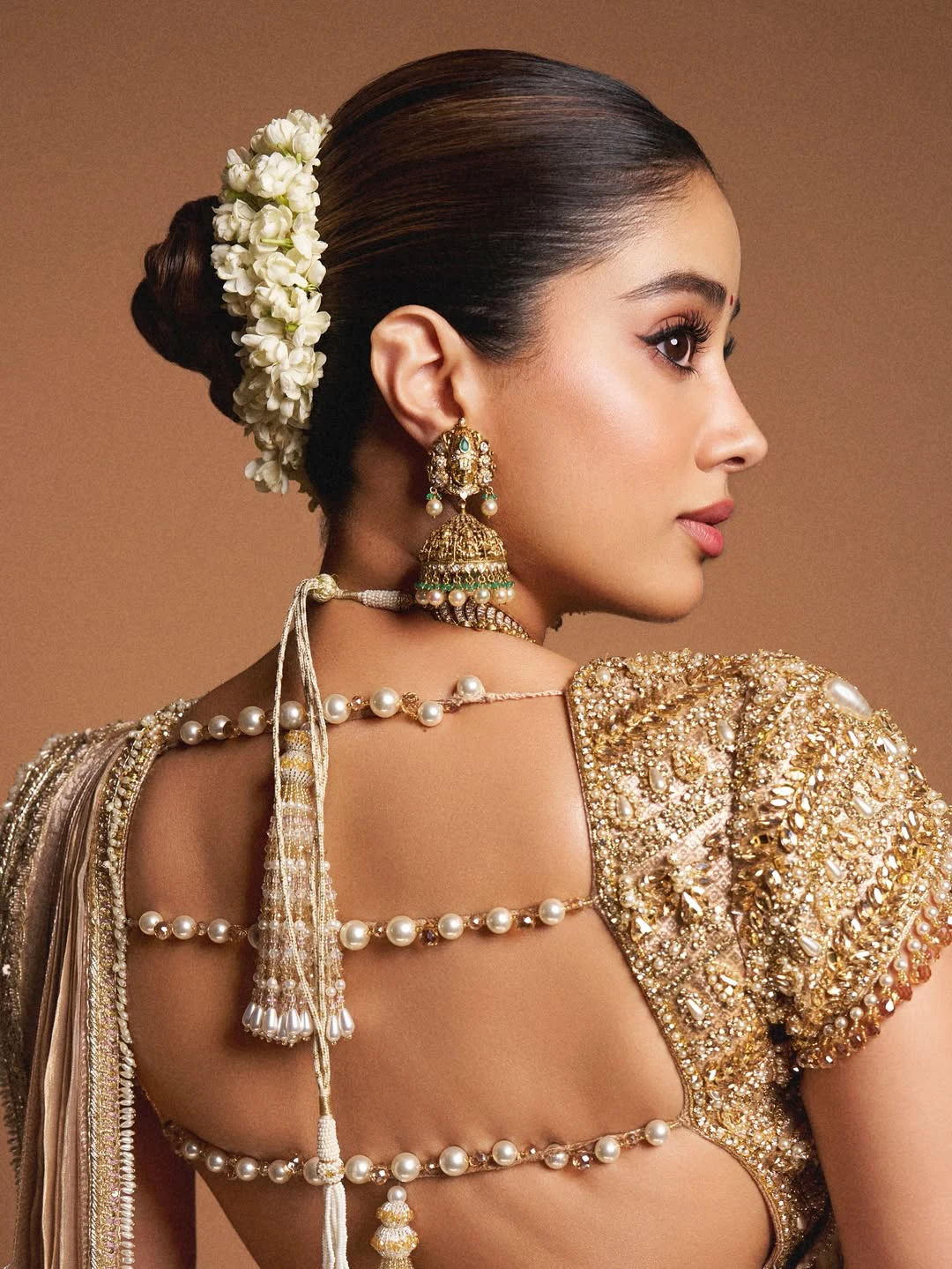 Janhvi Kapoor Shines in Golden Saree