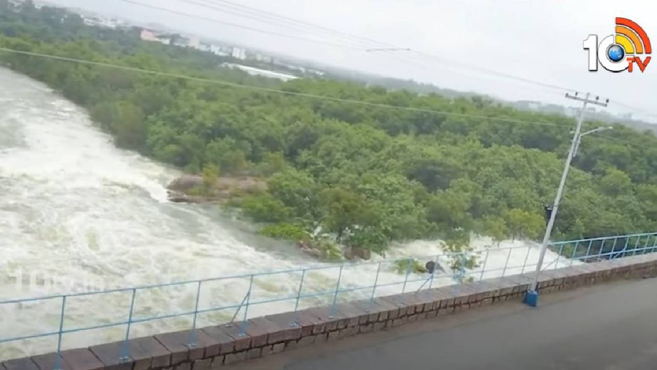 పెరిగిన కృష్ణానది వరద ప్రవాహం.. వినాయక నిమజ్జనాల్లో జాగ్రత్తలు పాటించాలి: విపత్తుల నిర్వహణ సంస్థ పెరిగిన కృష్ణానది వరద ప్రవాహం.. వినాయక నిమజ్జనాల్లో జాగ్రత్తలు పాటించాలి: విపత్తుల నిర్వహణ సంస్థ
