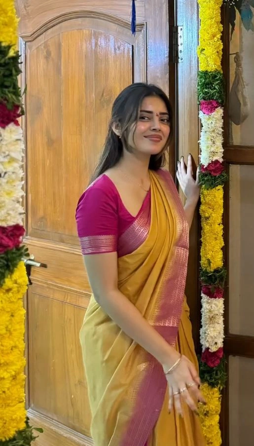 Kushitha Kallapu Traditional Looks on Varalakshmi Vratham Day