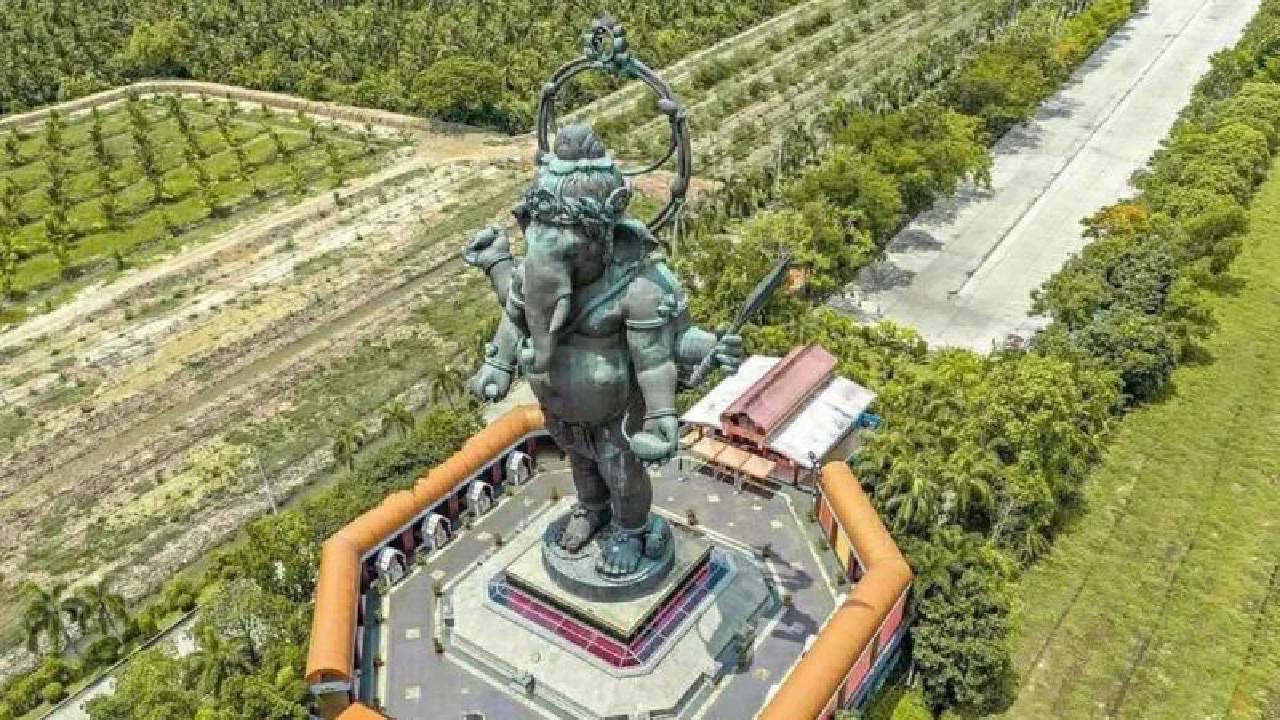 ప్రపంచంలోనే అత్యంత ఎత్తయిన గణేశుడి విగ్రహం.. ఇండియాలో కాదు.. దాని ఎత్తు ఎంతంటే? ప్రపంచంలోనే అత్యంత ఎత్తయిన గణేశుడి విగ్రహం.. ఇండియాలో కాదు.. దాని ఎత్తు ఎంతంటే?