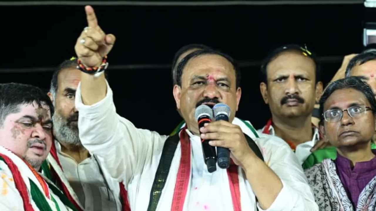 Mahesh Goud: బండి సంజయ్ బీసీ కాదు.. ఆయన గెలుపుపై అనుమానాలు.. బీఆర్ఎస్ పనైపోయింది- టీపీసీసీ చీఫ్ సంచలన వ్యాఖ్యలు Mahesh Goud: బండి సంజయ్ బీసీ కాదు.. ఆయన గెలుపుపై అనుమానాలు.. బీఆర్ఎస్ పనైపోయింది- టీపీసీసీ చీఫ్ సంచలన వ్యాఖ్యలు