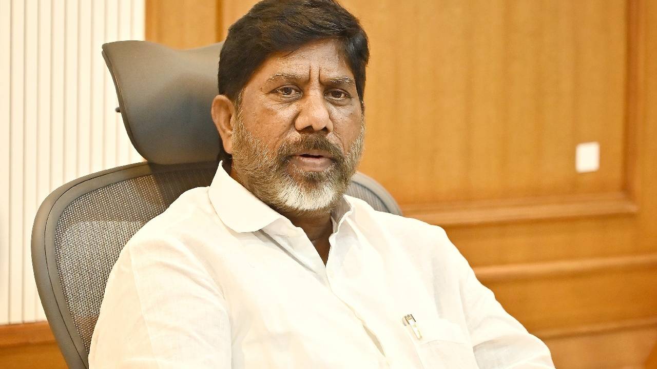 కేంద్రంపై ఒత్తిడి తెచ్చేందుకే ఢిల్లీకొచ్చాం.. రాష్ట్రపతిని కూడా కలుస్తాం : భట్టి విక్రమార్క కేంద్రంపై ఒత్తిడి తెచ్చేందుకే ఢిల్లీకొచ్చాం.. రాష్ట్రపతిని కూడా కలుస్తాం : భట్టి విక్రమార్క