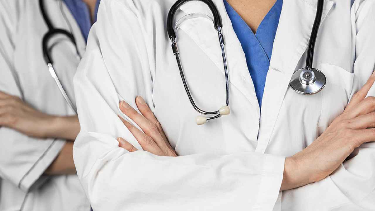 Mediciti Medicos Case: 100మంది.. మూడేళ్లుగా అదే పని.. మెడిసిటీ మెడికోల గంజాయి కేసులో కొత్త కోణం Mediciti Medicos Case: 100మంది.. మూడేళ్లుగా అదే పని.. మెడిసిటీ మెడికోల గంజాయి కేసులో కొత్త కోణం