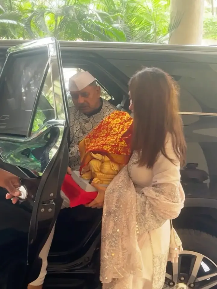 Mrunal Thakur Vinayaka Chavithi Pooja
