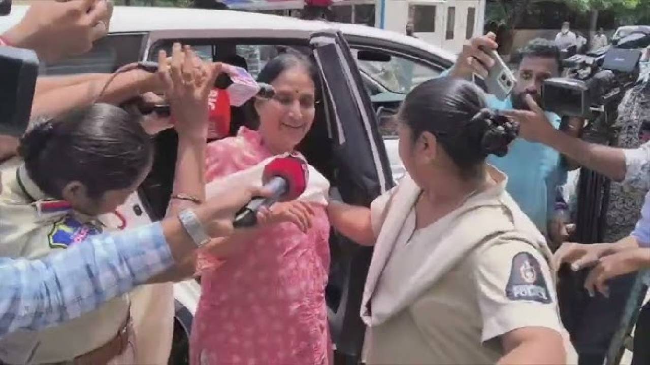 సృష్టి ఫెర్టిలిటీ కేసులో సంచలన విషయాలు.. ఆడపిల్లలను పెంచే స్తోమత లేని దంపతుల వద్ద నుంచి శిశువులను తీసుకుని.. సృష్టి ఫెర్టిలిటీ కేసులో సంచలన విషయాలు.. ఆడపిల్లలను పెంచే స్తోమత లేని దంపతుల వద్ద నుంచి శిశువులను తీసుకుని..