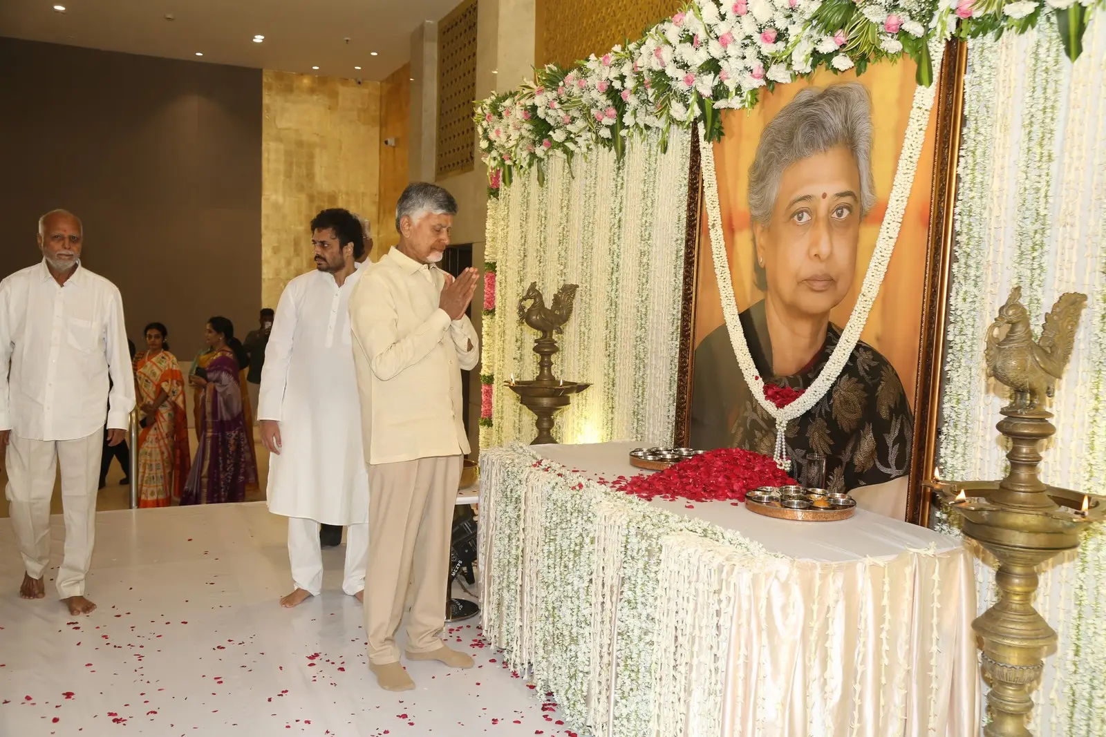 Nandamuri Family Tributes to Nandamuri Padmaja