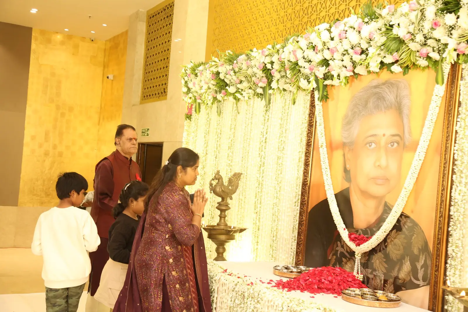 Nandamuri Family Tributes to Nandamuri Padmaja