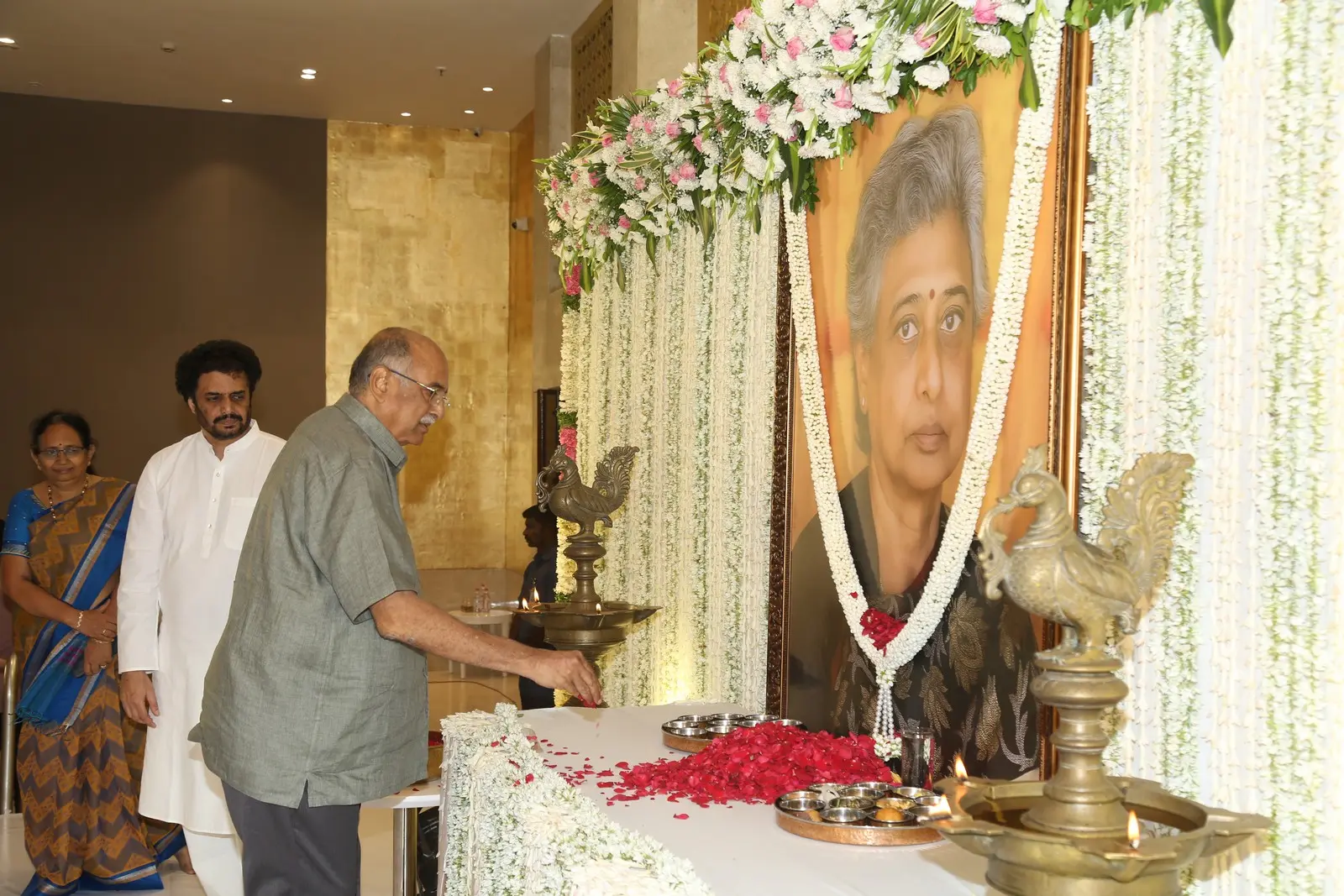 Nandamuri Family Tributes to Nandamuri Padmaja