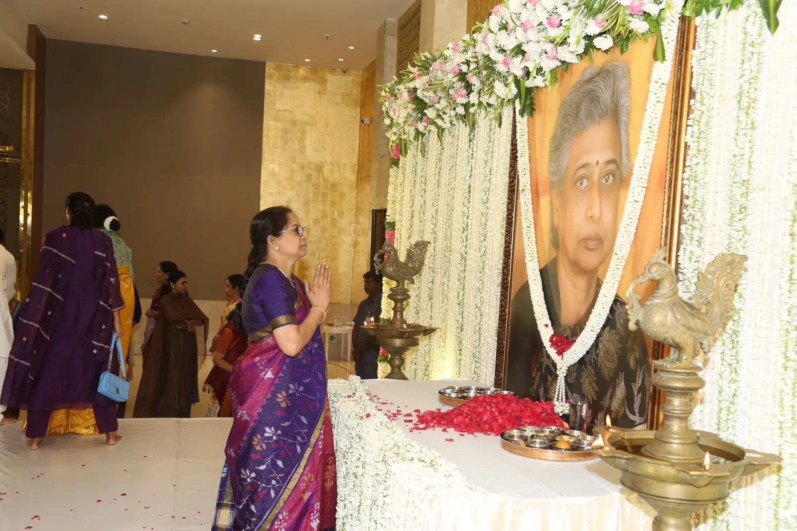 Nandamuri Family Tributes to Nandamuri Padmaja