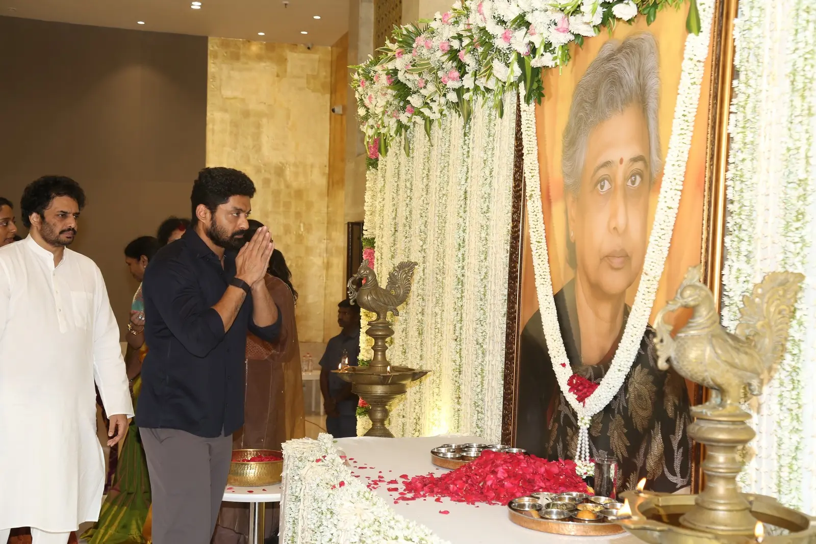 Nandamuri Family Tributes to Nandamuri Padmaja