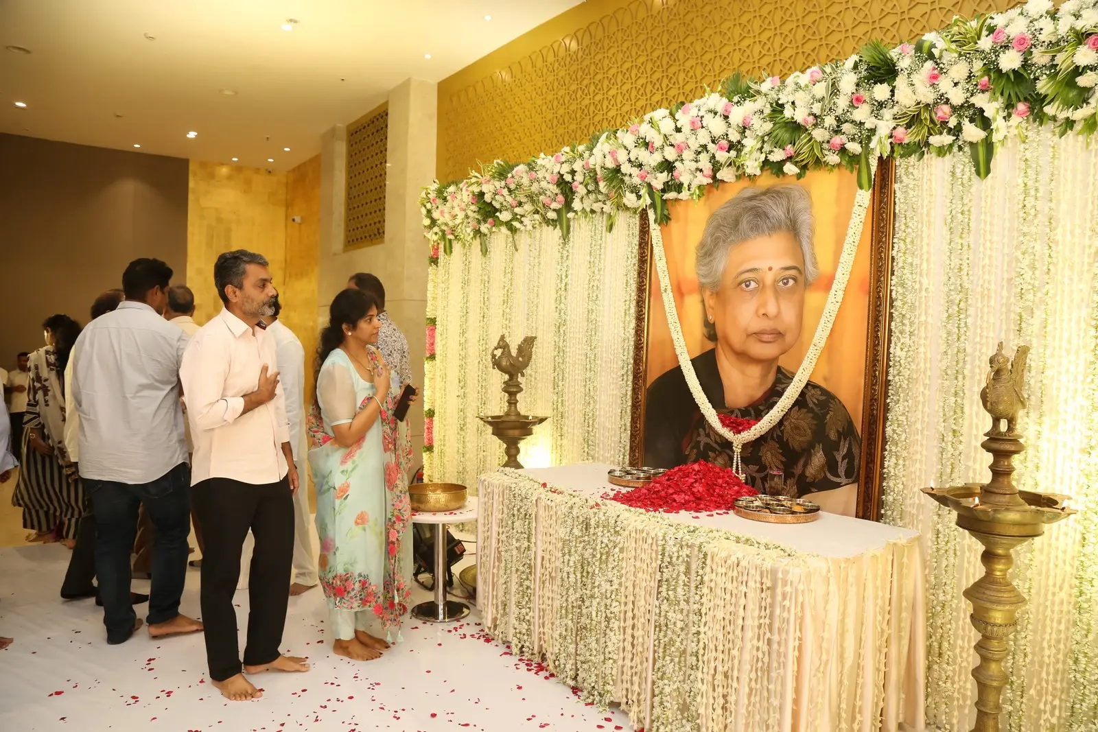 Nandamuri Family Tributes to Nandamuri Padmaja