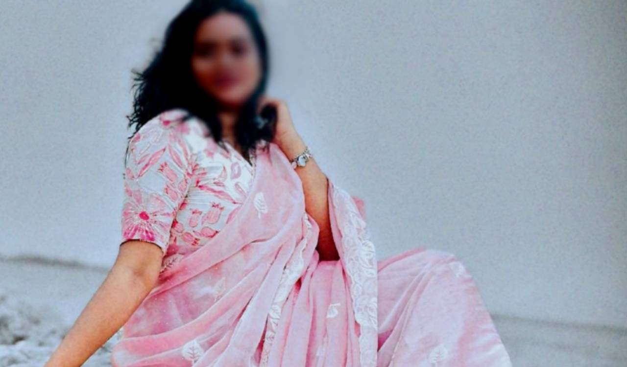 లేడీ డాన్ ఫోన్లో ఏముంది? ఆ లీడర్ల గుండెల్లో దడ..! ఆ వీడియోలు, ఆడియోలు ఎవరి కొంప ముంచబోతున్నాయ్? లేడీ డాన్ ఫోన్లో ఏముంది? ఆ లీడర్ల గుండెల్లో దడ..! ఆ వీడియోలు, ఆడియోలు ఎవరి కొంప ముంచబోతున్నాయ్?