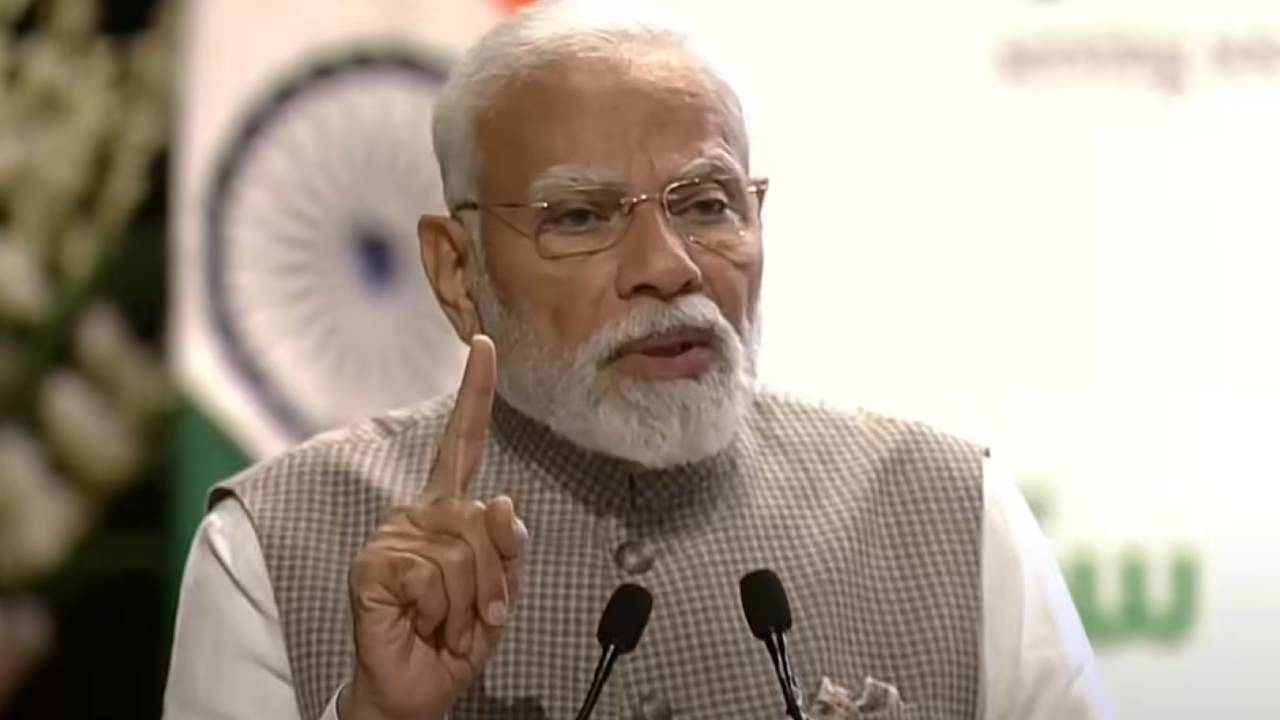 Tariff War: ట్రంప్ సుంకాల బాదుడుపై స్పందించిన ప్రధాని నరేంద్ర మోదీ.. వారికోసం రాజీపడే ప్రసక్తే లేదు.. Tariff War: ట్రంప్ సుంకాల బాదుడుపై స్పందించిన ప్రధాని నరేంద్ర మోదీ.. వారికోసం రాజీపడే ప్రసక్తే లేదు..