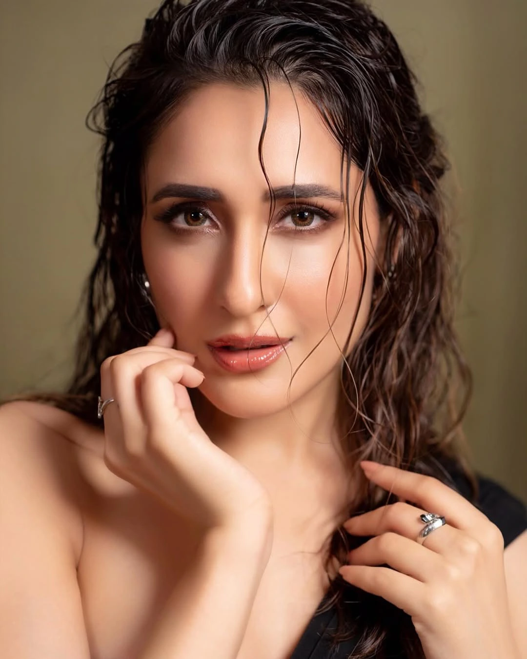 Pragya Jaiswal Sizzling Photos