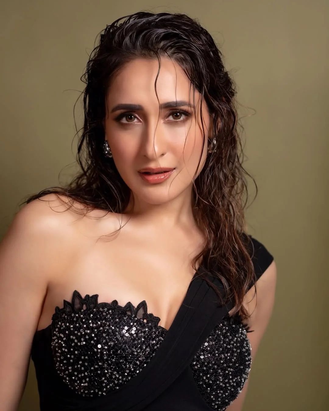 Pragya Jaiswal Sizzling Photos
