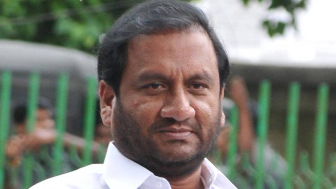 వైసీపీ నేతలకు బిగ్షాక్.. ప్రసన్నకుమార్ రెడ్డిసహా పలువురిపై కేసు నమోదు వైసీపీ నేతలకు బిగ్షాక్.. ప్రసన్నకుమార్ రెడ్డిసహా పలువురిపై కేసు నమోదు