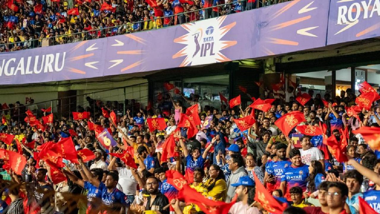 RCB : మూడు నెలల సైలెంట్ తర్వాత ఆర్సీబీ పోస్ట్.. ‘బాధపడుతూనే ఉన్నాం.. ఫ్యాన్స్ కోసం ఆర్సీబీ కేర్స్..’ RCB : మూడు నెలల సైలెంట్ తర్వాత ఆర్సీబీ పోస్ట్.. ‘బాధపడుతూనే ఉన్నాం.. ఫ్యాన్స్ కోసం ఆర్సీబీ కేర్స్..’