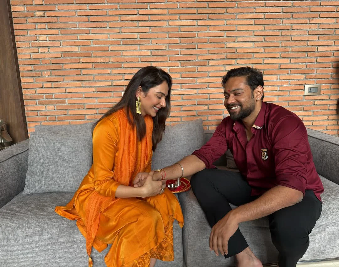 Rakul Preet Singh Tie Rakhi to her Brother Aman