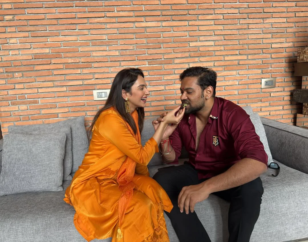 Rakul Preet Singh Tie Rakhi to her Brother Aman