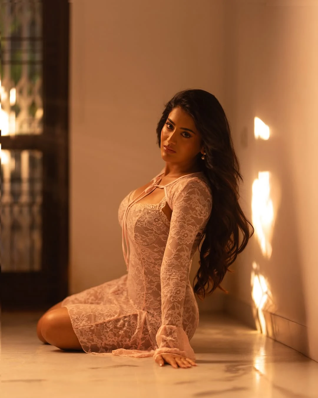 Rashi Singh Sizzling Poses