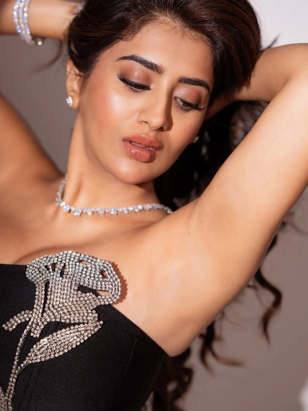 Rashi Singh Stylish Looks in Black Dress