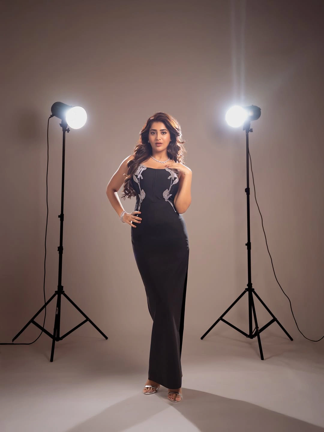 Rashi Singh Stylish Looks in Black Dress