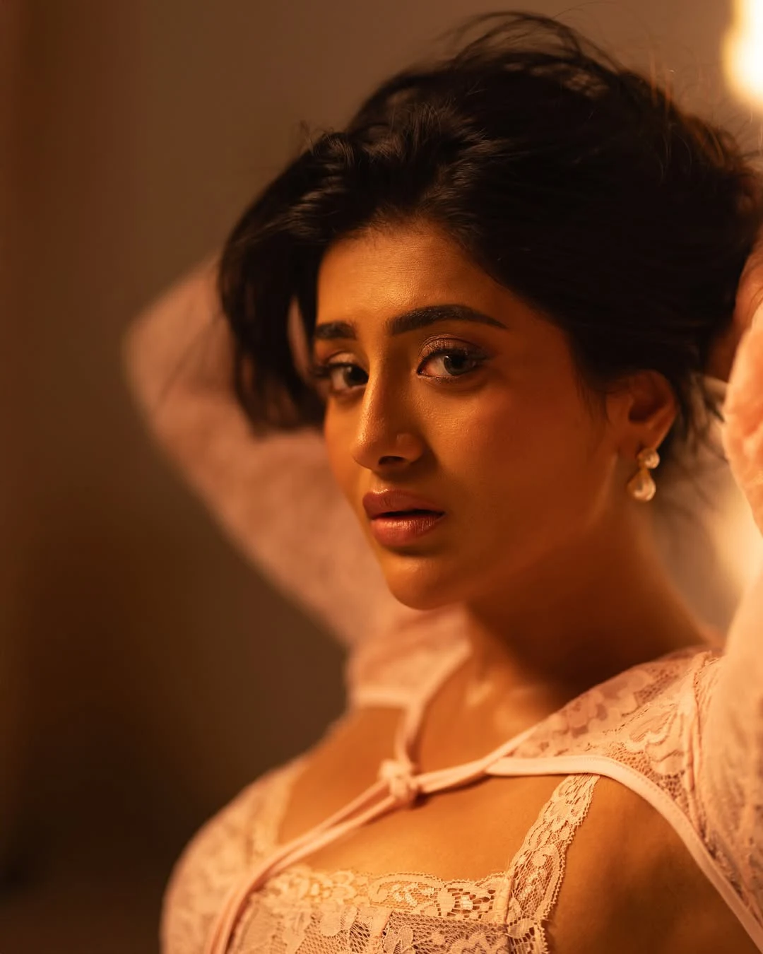 Rashi Singh Sizzling Poses
