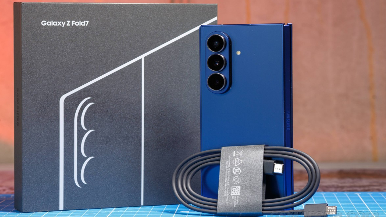 Samsung Galaxy Z Fold 7 : 3ఏళ్ల ఎక్స్టెండెడ్ వారంటీతో శాంసంగ్ గెలాక్సీ Z ఫోల్డ్ 7 ఎంటర్ప్రైజ్ ఎడిషన్.. ఫీచర్లు, స్పెషిఫికేషన్లు అదుర్స్.. ధర ఎంతంటే? Samsung Galaxy Z Fold 7 : 3ఏళ్ల ఎక్స్టెండెడ్ వారంటీతో శాంసంగ్ గెలాక్సీ Z ఫోల్డ్ 7 ఎంటర్ప్రైజ్ ఎడిషన్.. ఫీచర్లు, స్పెషిఫికేషన్లు అదుర్స్.. ధర ఎంతంటే?
