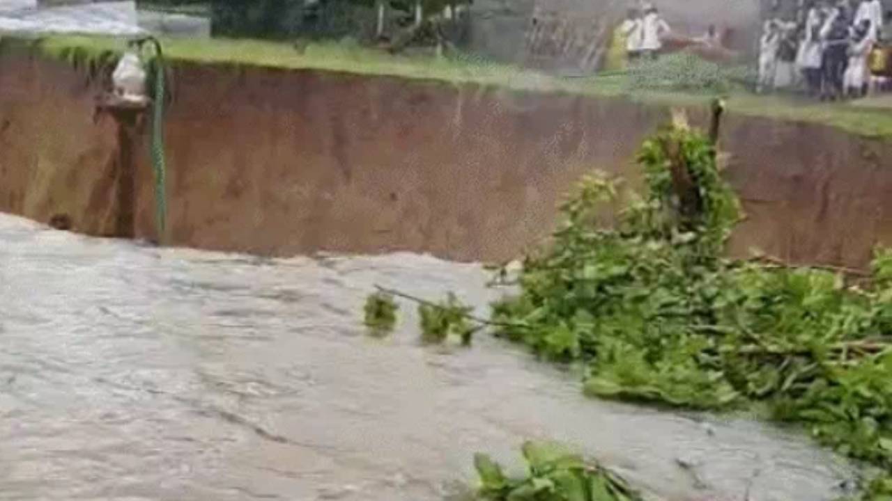Sawai Madhopur : బాబోయ్.. ఇదేం విధ్వంసం.. అకస్మాత్తుగా 55 అడుగుల లోతుకు కుంగిపోయిన భూమి.. వీడియో వైరల్ Sawai Madhopur : బాబోయ్.. ఇదేం విధ్వంసం.. అకస్మాత్తుగా 55 అడుగుల లోతుకు కుంగిపోయిన భూమి.. వీడియో వైరల్