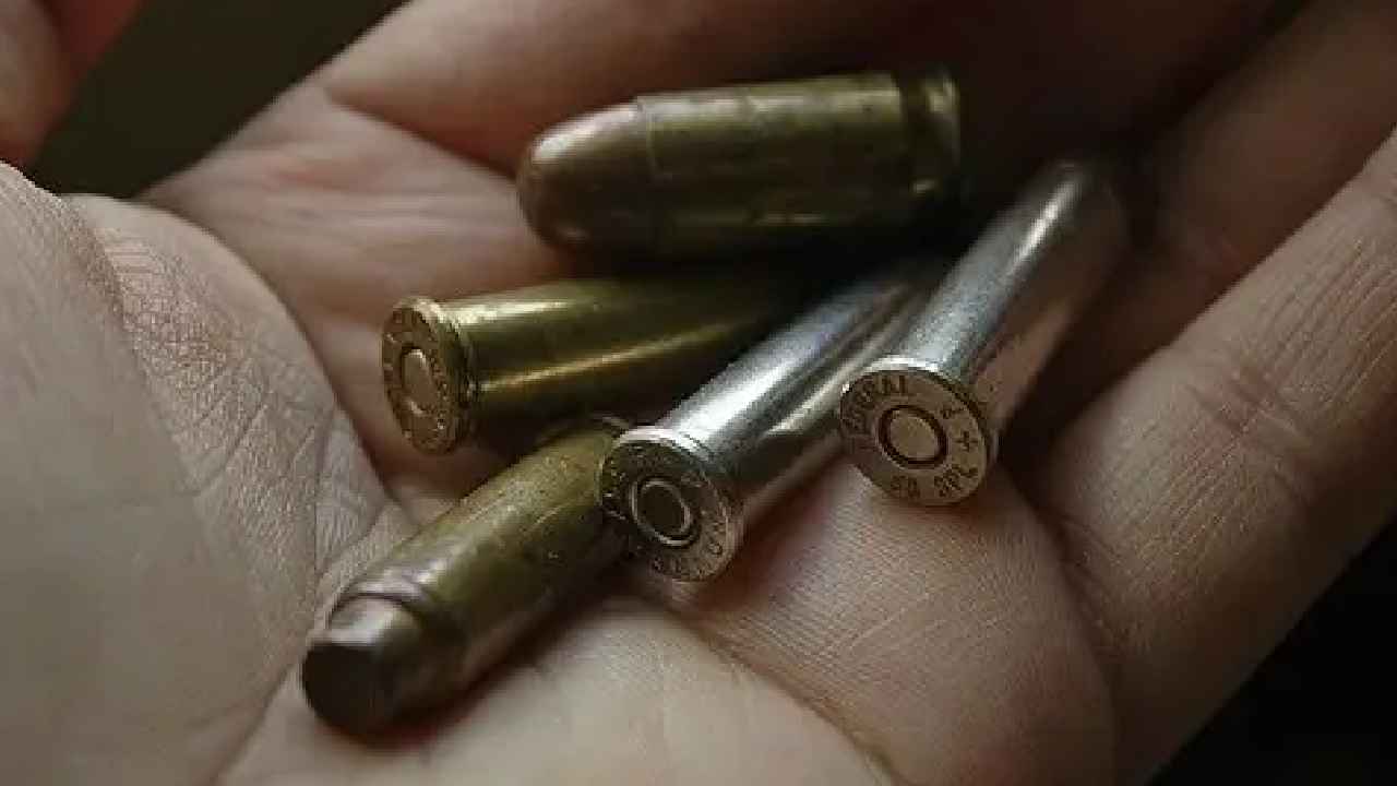Shamshabad Airport Bullets: బాబోయ్.. శంషాబాద్ ఎయిర్ పోర్ట్ లో బుల్లెట్ల కలకలం.. ప్రయాణికుడి నుంచి స్వాధీనం.. Shamshabad Airport Bullets: బాబోయ్.. శంషాబాద్ ఎయిర్ పోర్ట్ లో బుల్లెట్ల కలకలం.. ప్రయాణికుడి నుంచి స్వాధీనం..