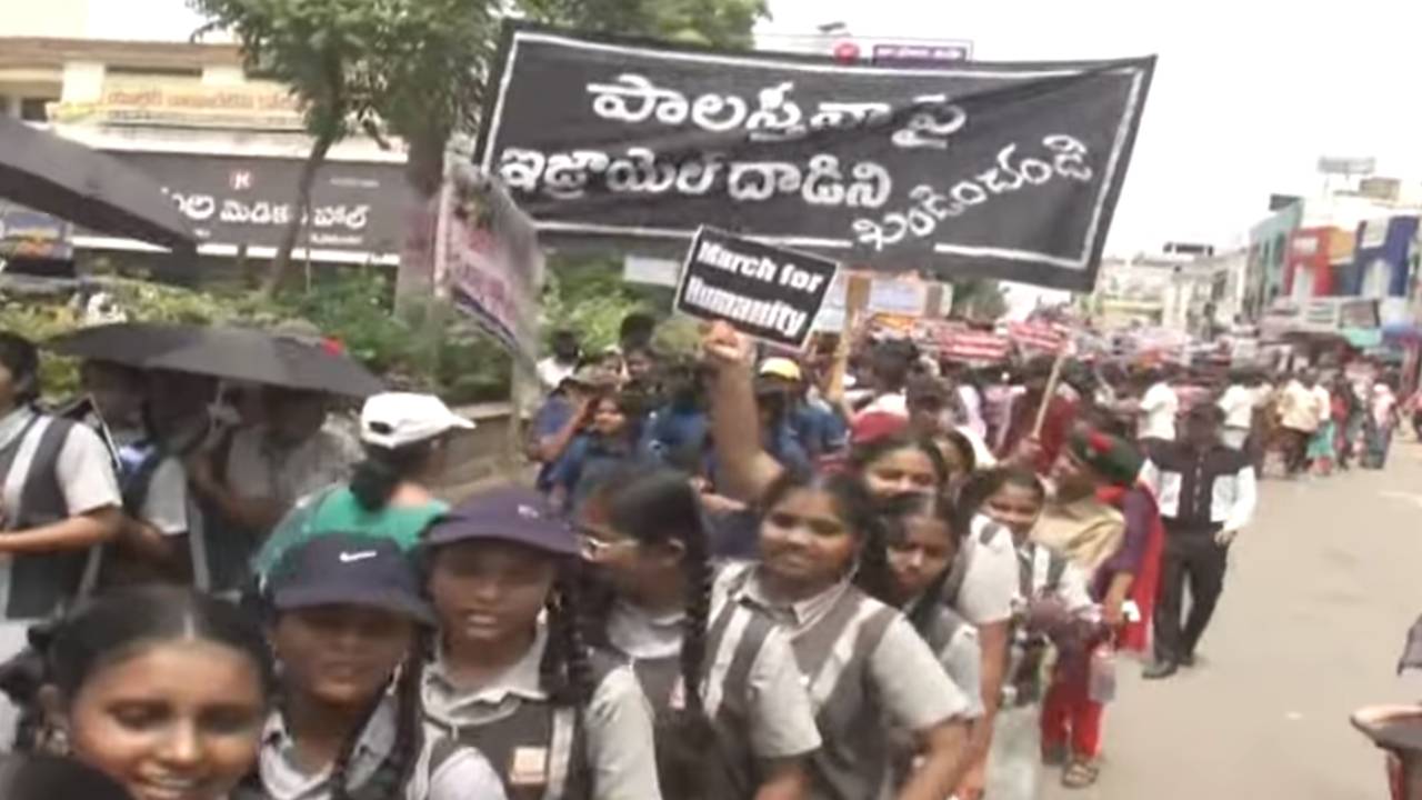 పాలస్తీనాపై దాడిని ఖండిస్తున్నాం.. ఖమ్మంలో సంఘీభావ ర్యాలీ పాలస్తీనాపై దాడిని ఖండిస్తున్నాం.. ఖమ్మంలో సంఘీభావ ర్యాలీ