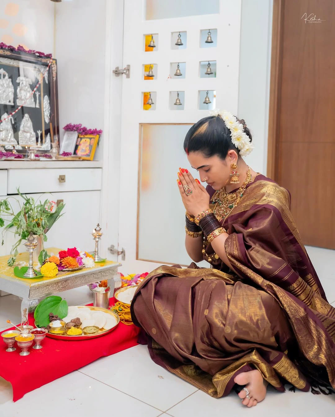 Sravanthi Chokarapu Perform Pooja in her Home