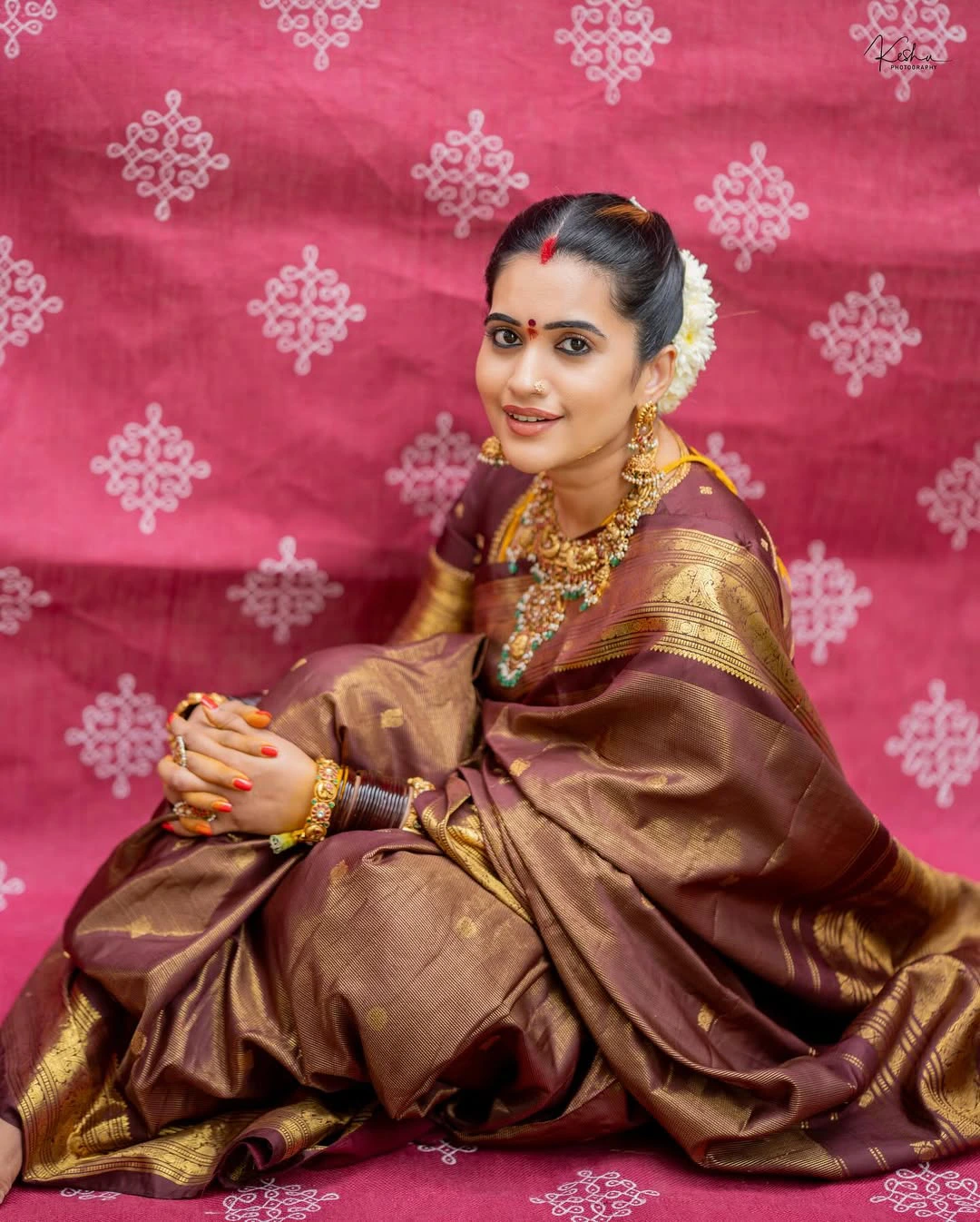 Sravanthi Chokarapu Perform Pooja in her Home